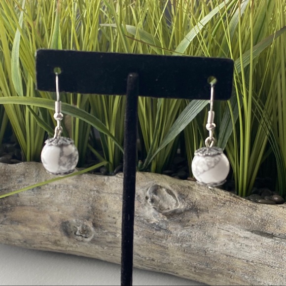 NWT! Vintage Inspired- Handmade Genuine White Howlite Earrings - Picture 1 of 5